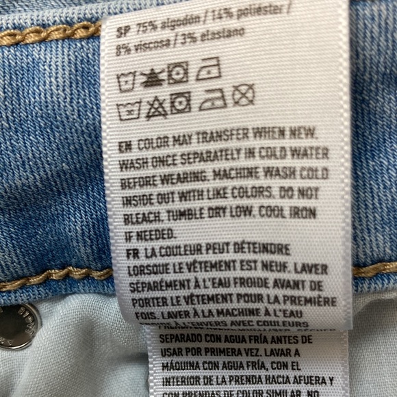 AEO Light Wash Next Level Stretch Cut Off Short - Picture 10 of 11